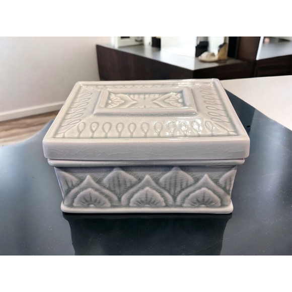 Unbranded Other - Vintage Lotus Flower Ceramic Gray Green Treasure Box Memory Box Jewelry Box